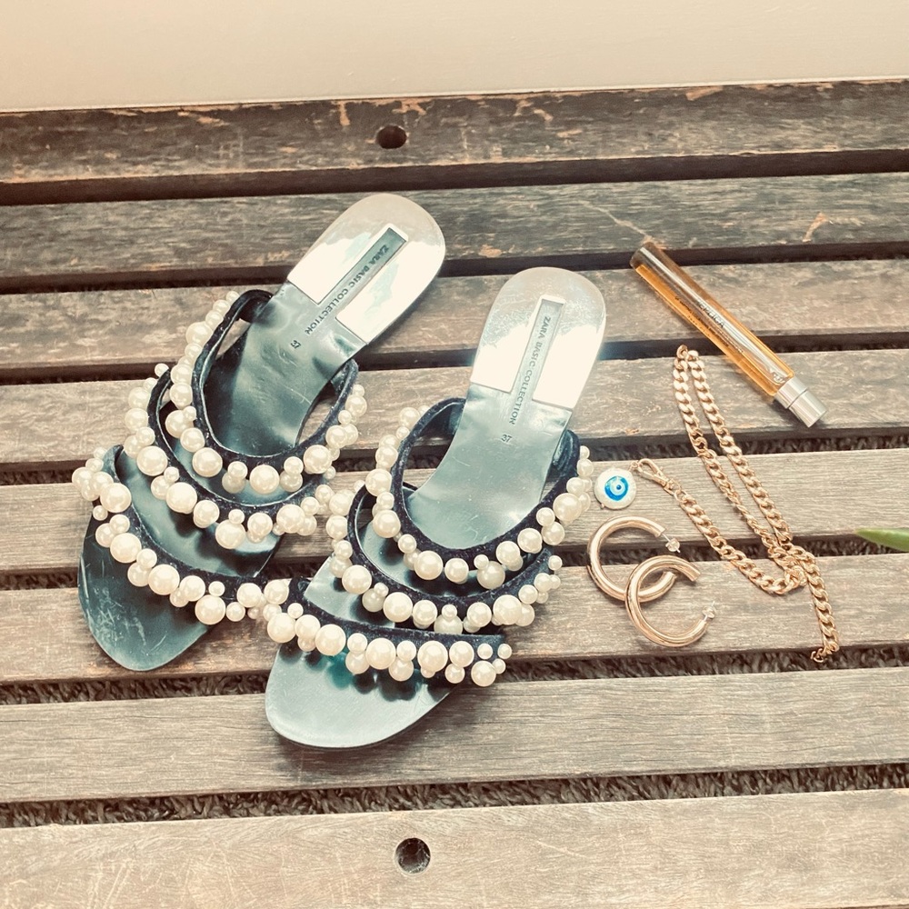 Zara slides.